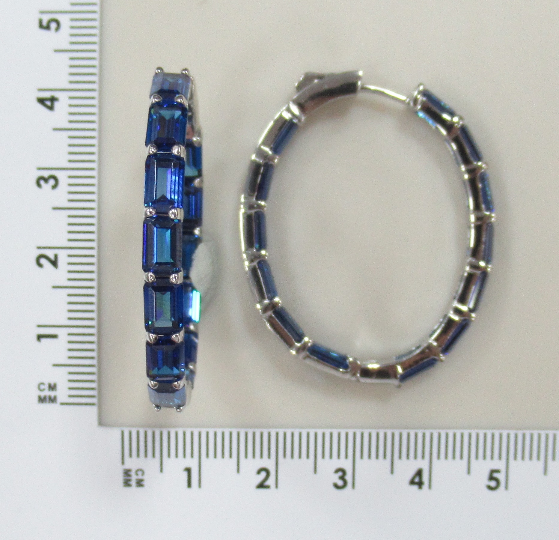 Серебряные серьги 925 пробы; вставки 26 Куб. Цирконий синий 19,5ct;